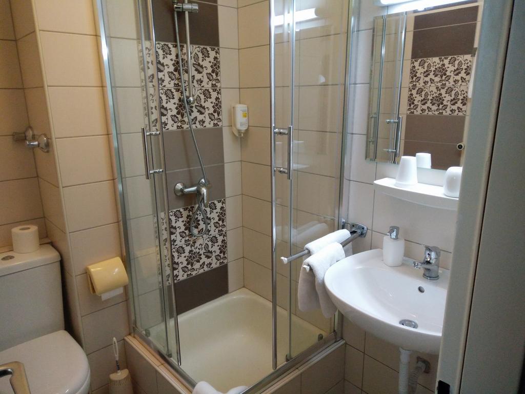 Hotel Alfa Neu-Isenburg Szoba fotó