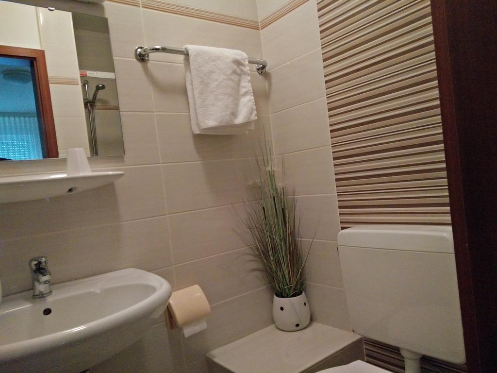 Hotel Alfa Neu-Isenburg Szoba fotó