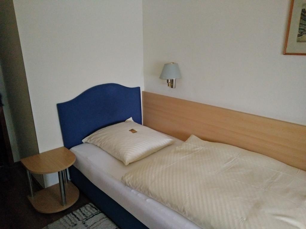 Hotel Alfa Neu-Isenburg Szoba fotó