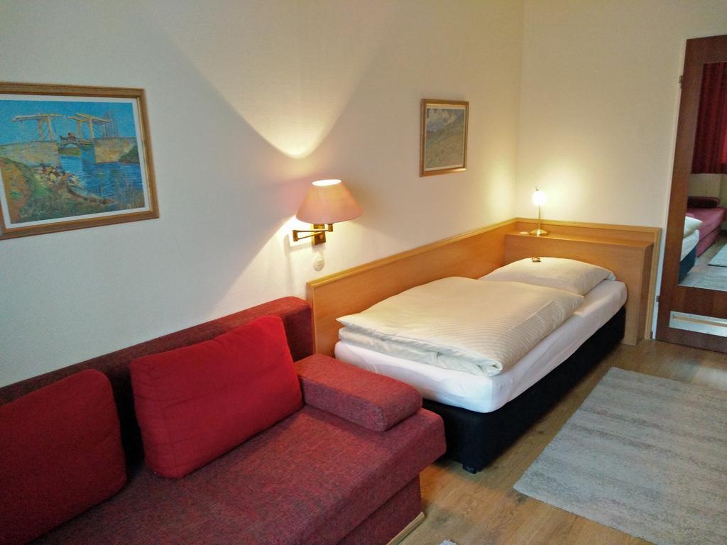 Hotel Alfa Neu-Isenburg Szoba fotó
