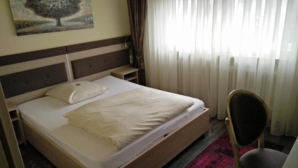 Hotel Alfa Neu-Isenburg Szoba fotó